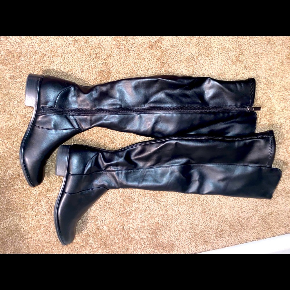 Black OVER THE KNEE Boots!